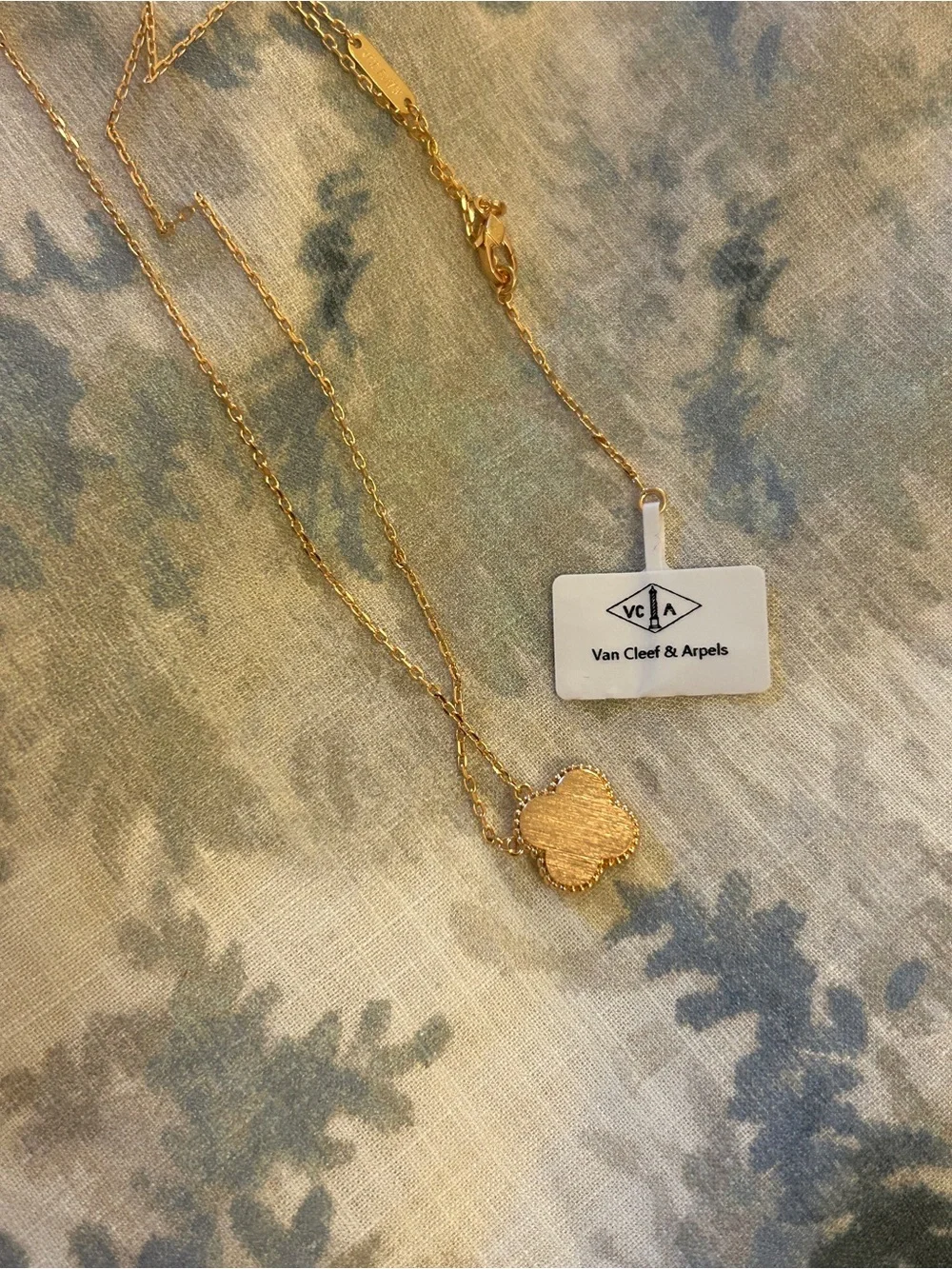 Pink Alhambra clover Pendant Necklace